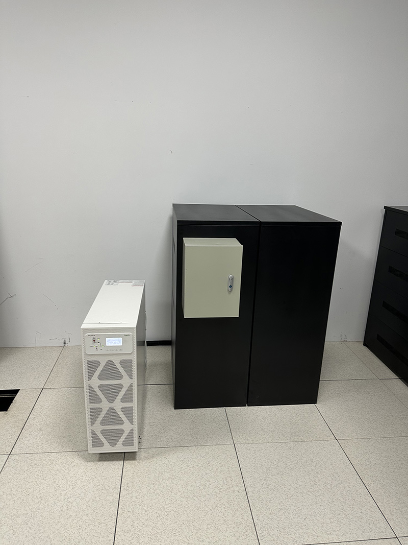 九龍坡某電子公司施耐德UPS