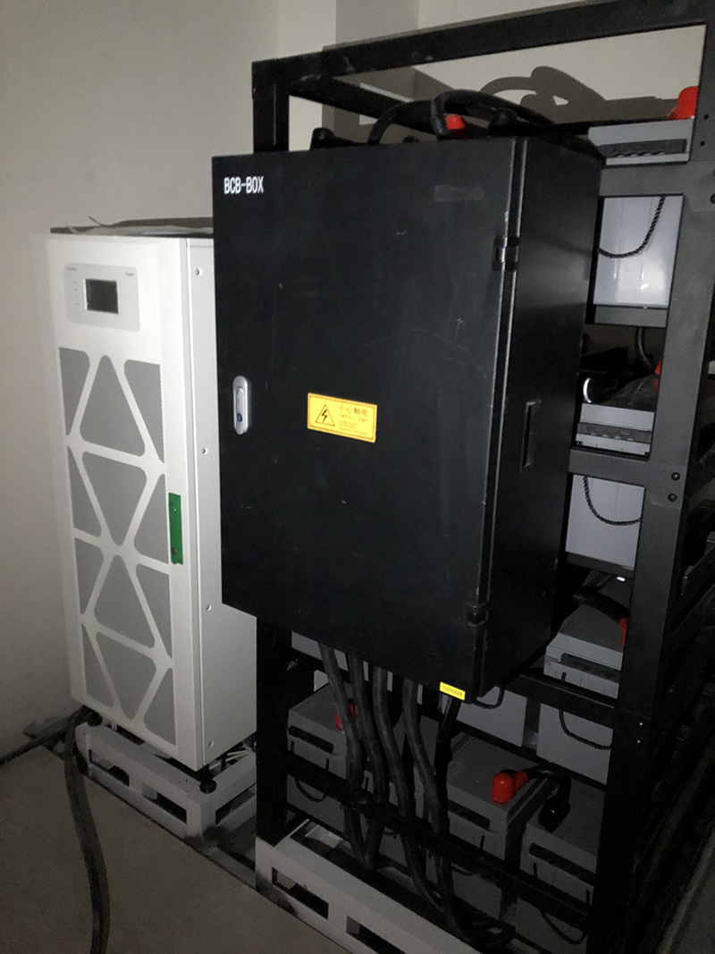 嘉峪關(guān)武漢某大學(xué)施耐德UPS120kVA