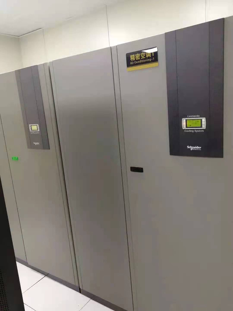 九龍坡某研究院-施耐德雷納多系列精密空調(diào)